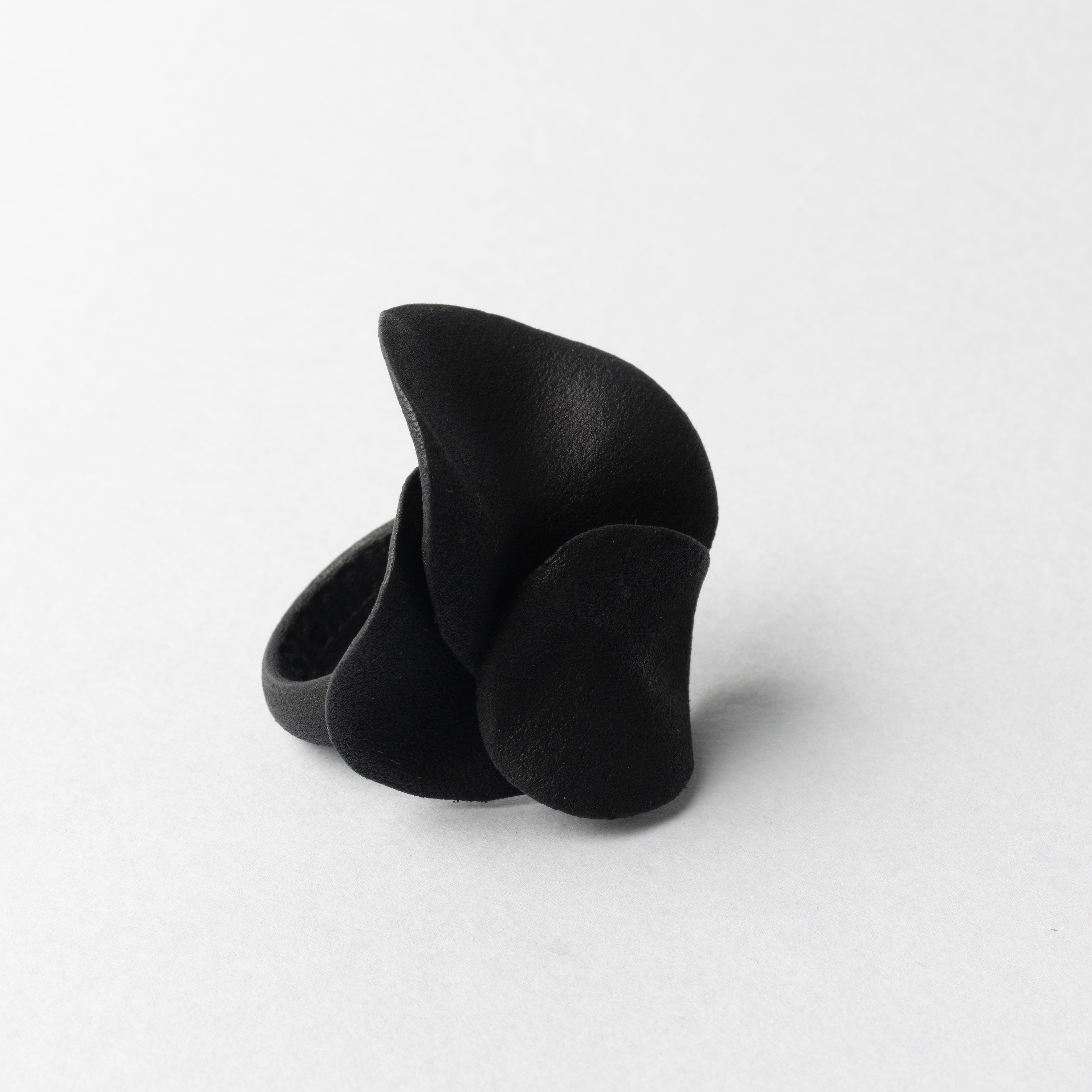 ANELLO_PETALI_BLACK.jpg