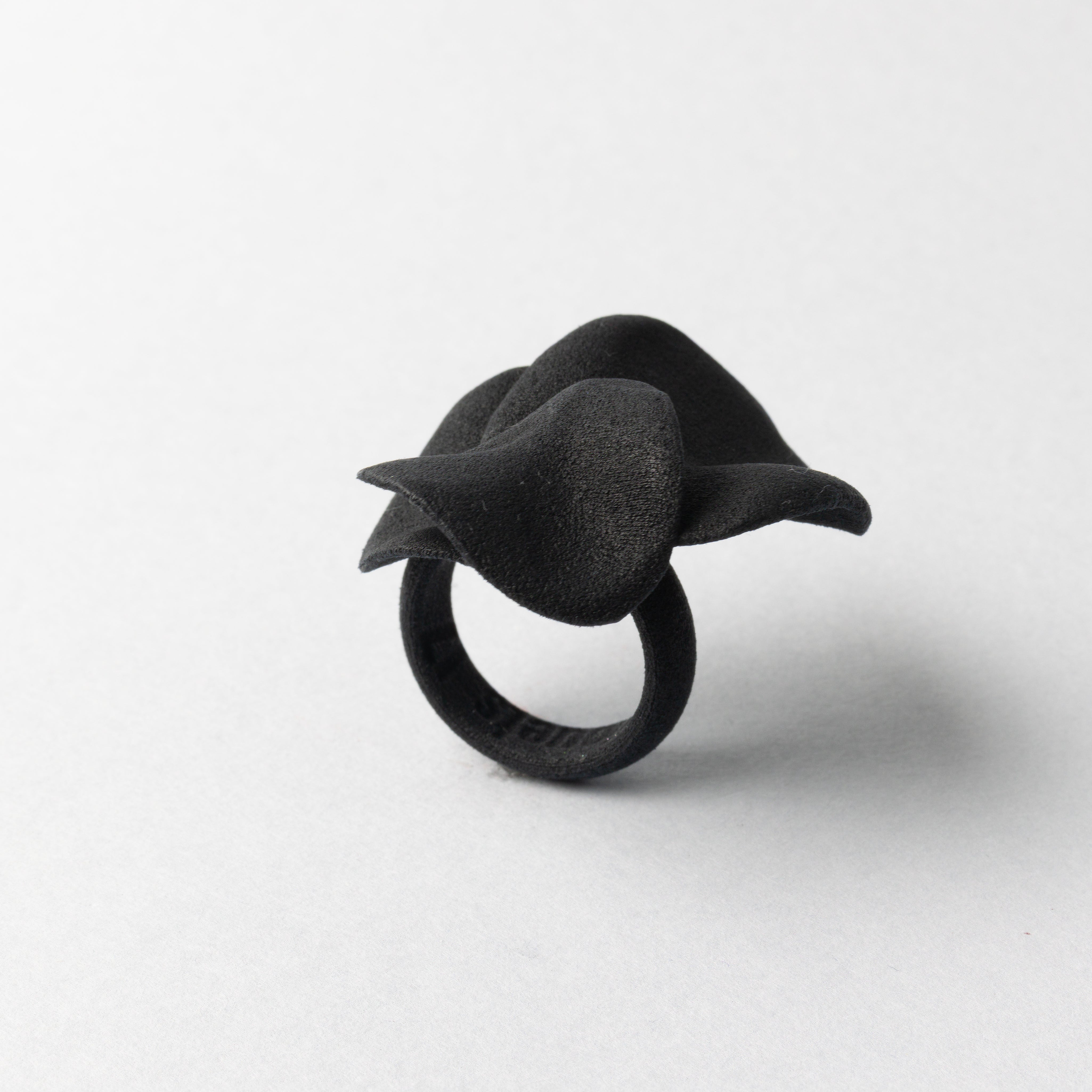 ANELLO_PETALI_BLACK_1.jpg