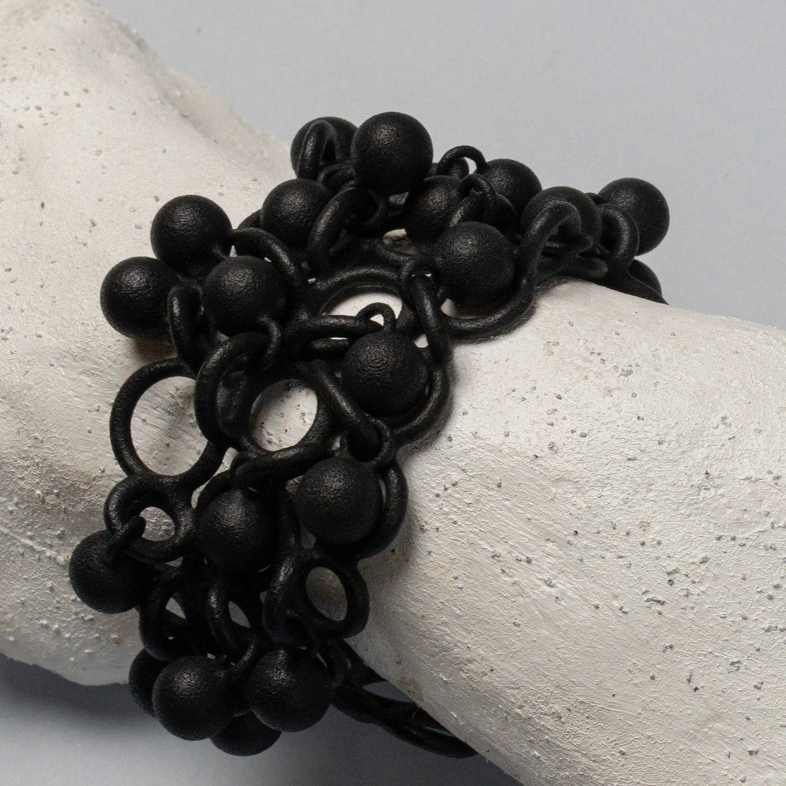 BRACCIALE_SFERETTE_BLACK_DETTAGLIO.jpg